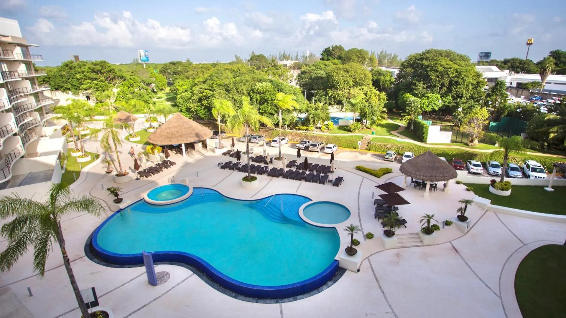 Large Apartment With Pool And Terrace! Cancún