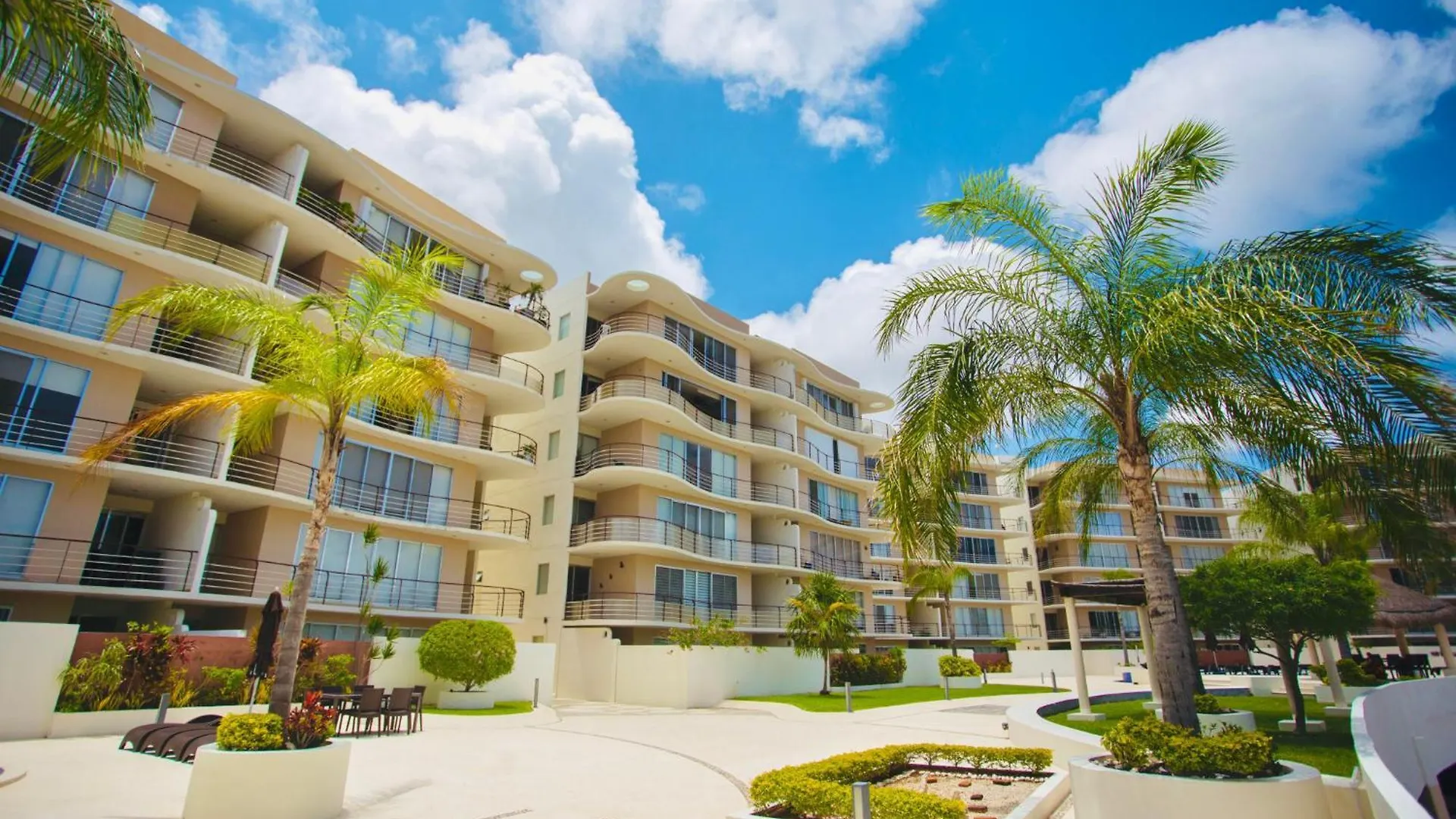 Large Apartment With Pool And Terrace! Cancún
