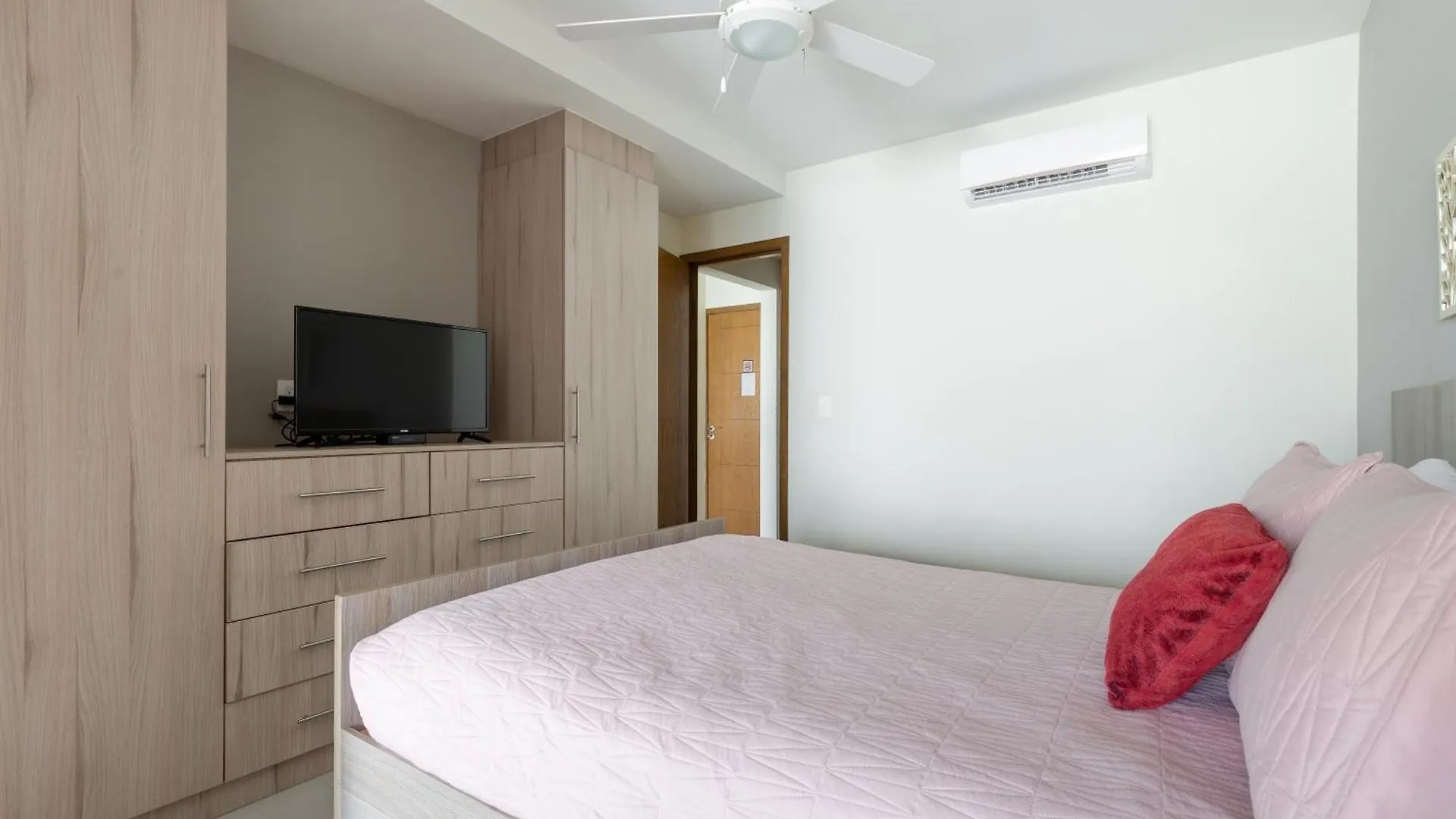 Large Apartment With Pool And Terrace! Cancún